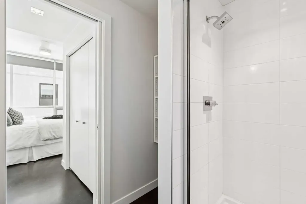 235 9a Street NW Calgary AB T2N 4H7