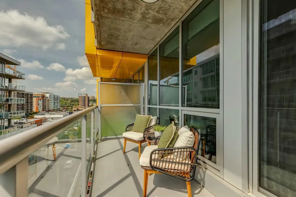235 9a Street NW Calgary AB T2N 4H7
