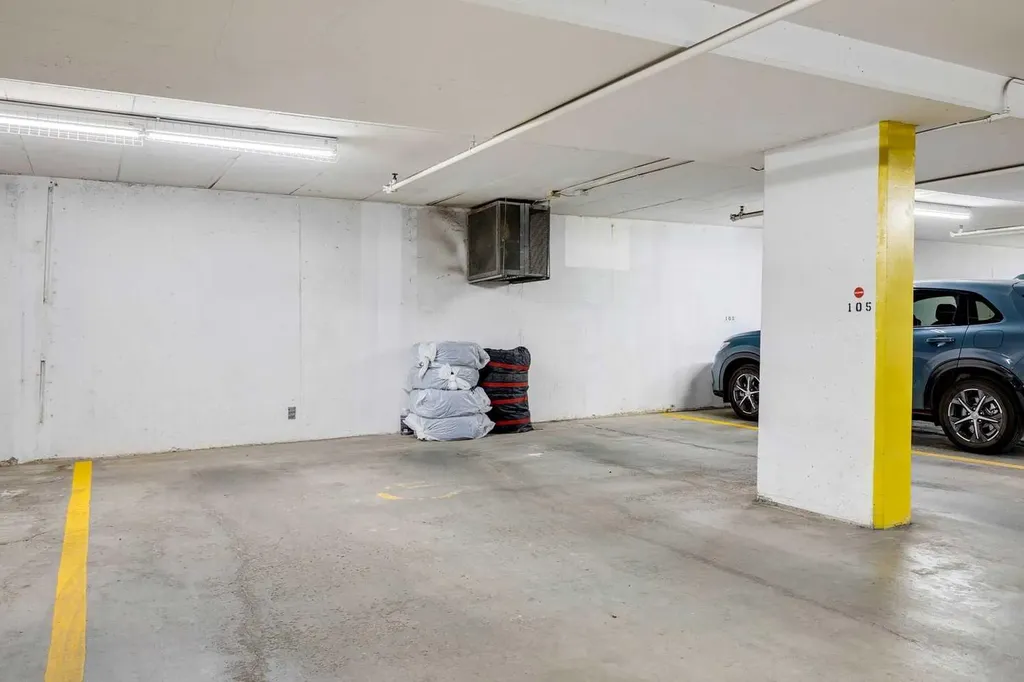 235 9a Street NW Calgary AB T2N 4H7