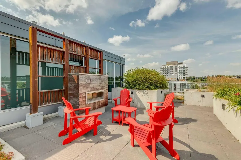 235 9a Street NW Calgary AB T2N 4H7