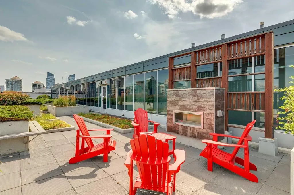 235 9a Street NW Calgary AB T2N 4H7
