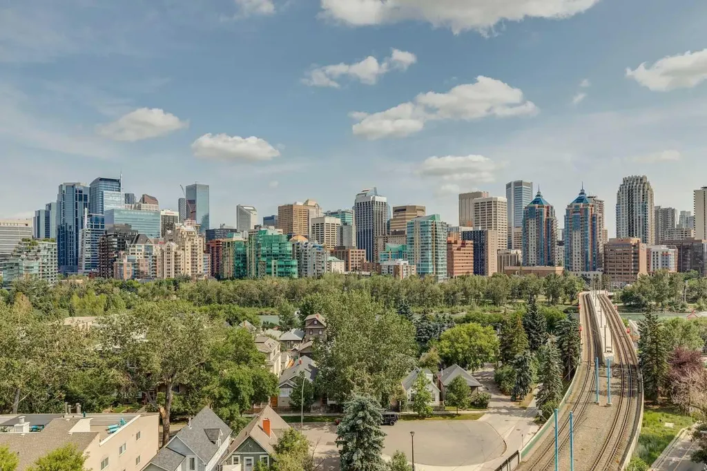 235 9a Street NW Calgary AB T2N 4H7