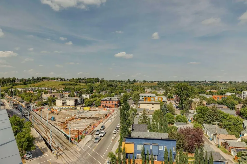 235 9a Street NW Calgary AB T2N 4H7