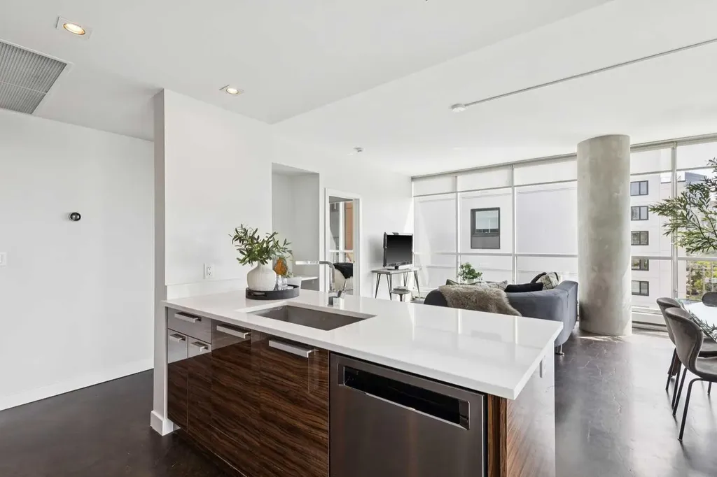 235 9a Street NW Calgary AB T2N 4H7