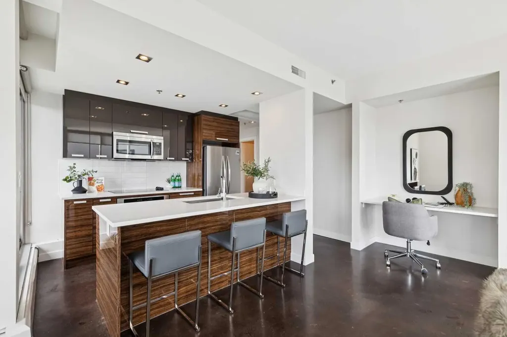 235 9a Street NW Calgary AB T2N 4H7