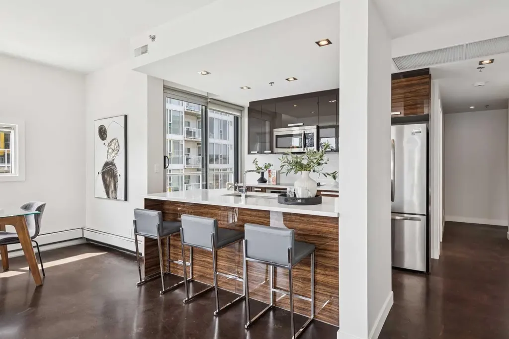 235 9a Street NW Calgary AB T2N 4H7