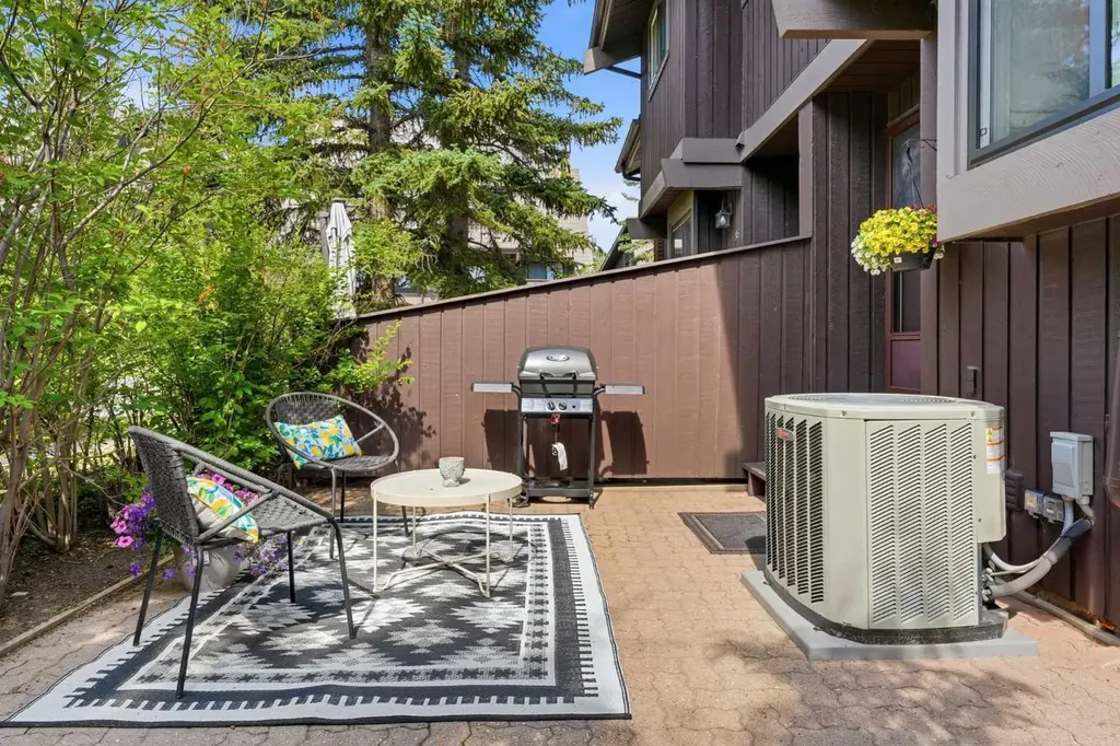 700 Ranch Estates Place NW Calgary AB T3G 1M2