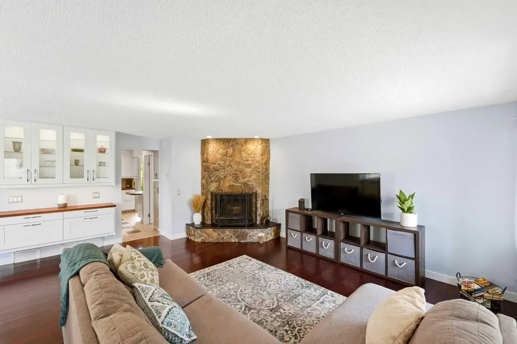 700 Ranch Estates Place NW Calgary AB T3G 1M2