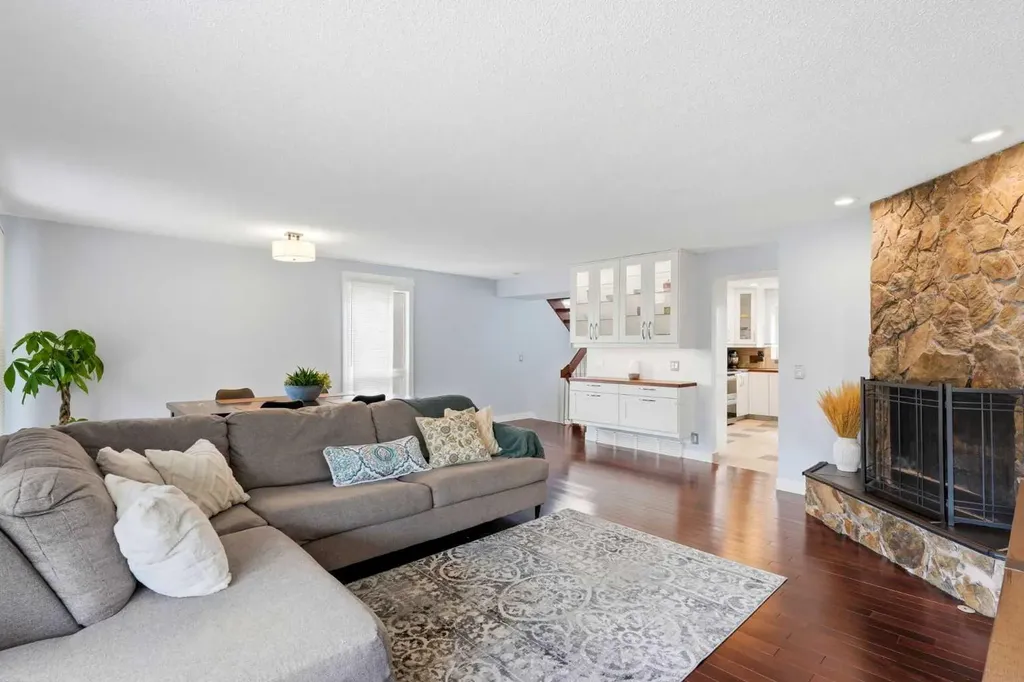 700 Ranch Estates Place NW Calgary AB T3G 1M2