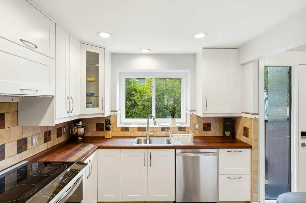 700 Ranch Estates Place NW Calgary AB T3G 1M2