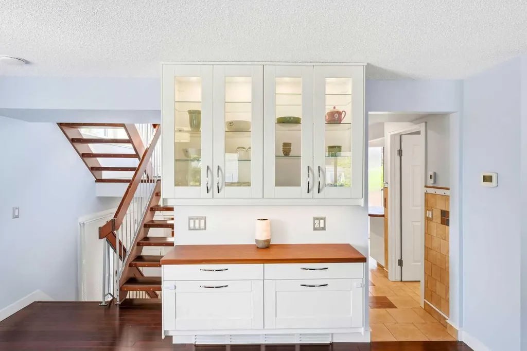 700 Ranch Estates Place NW Calgary AB T3G 1M2