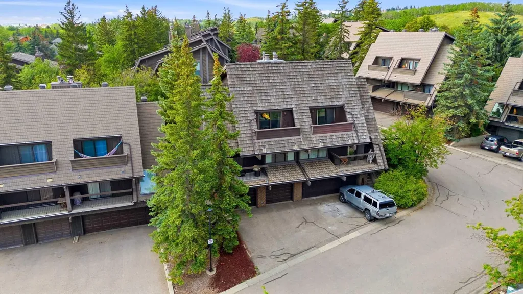 700 Ranch Estates Place NW Calgary AB T3G 1M2