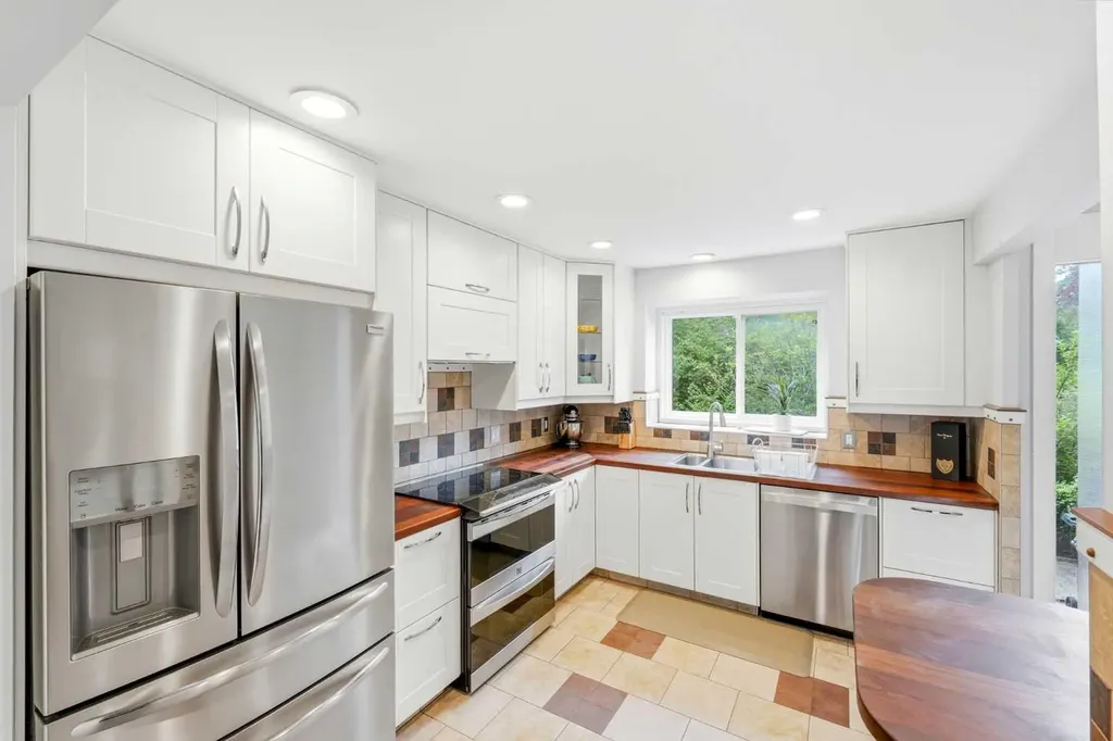 700 Ranch Estates Place NW Calgary AB T3G 1M2