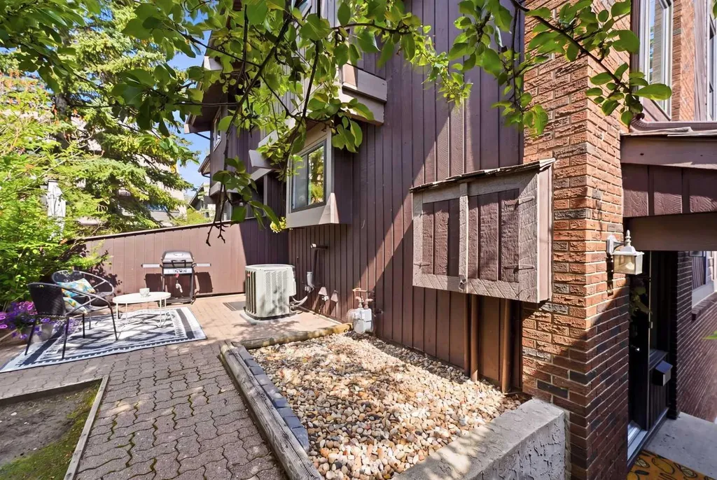 700 Ranch Estates Place NW Calgary AB T3G 1M2