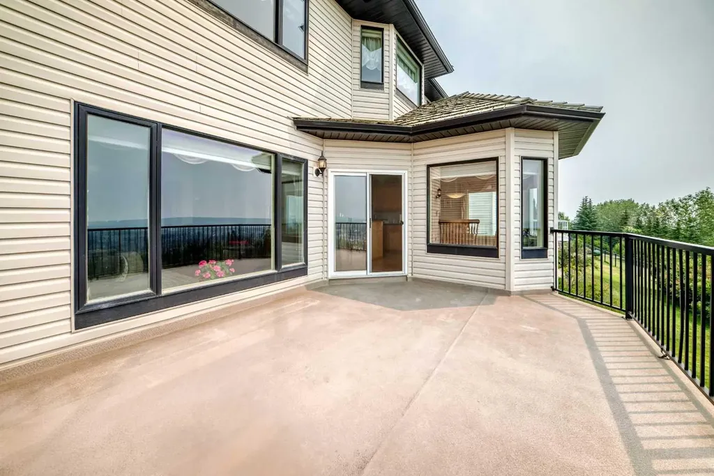 311 Rocky Ridge Drive NW Calgary AB T3G 4P4