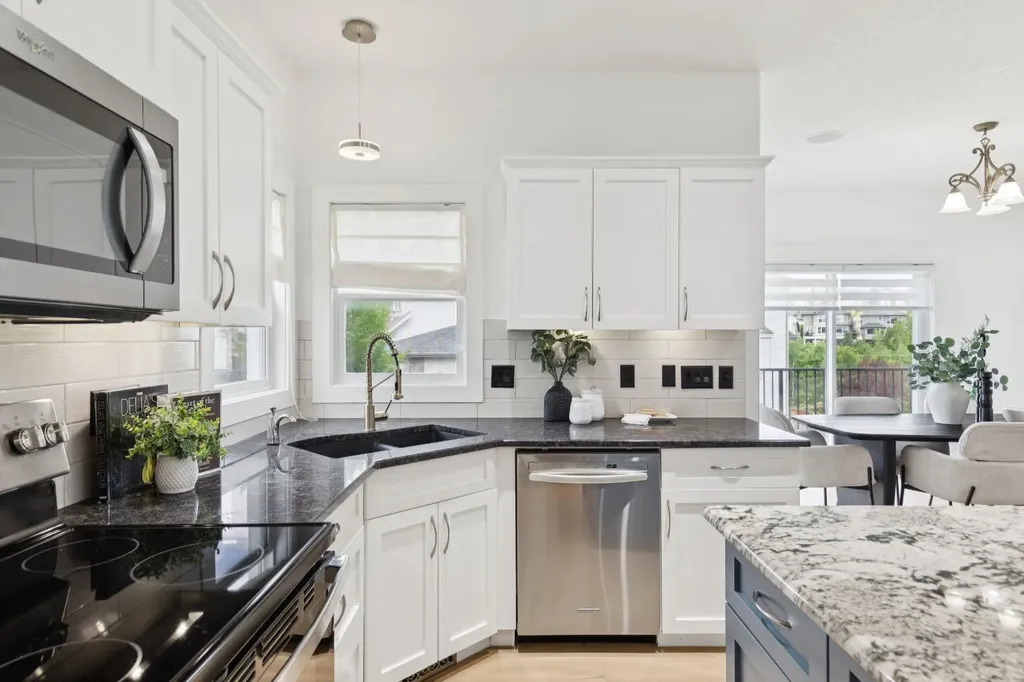 40 Val Gardena Court SW Calgary AB T3H 0L4