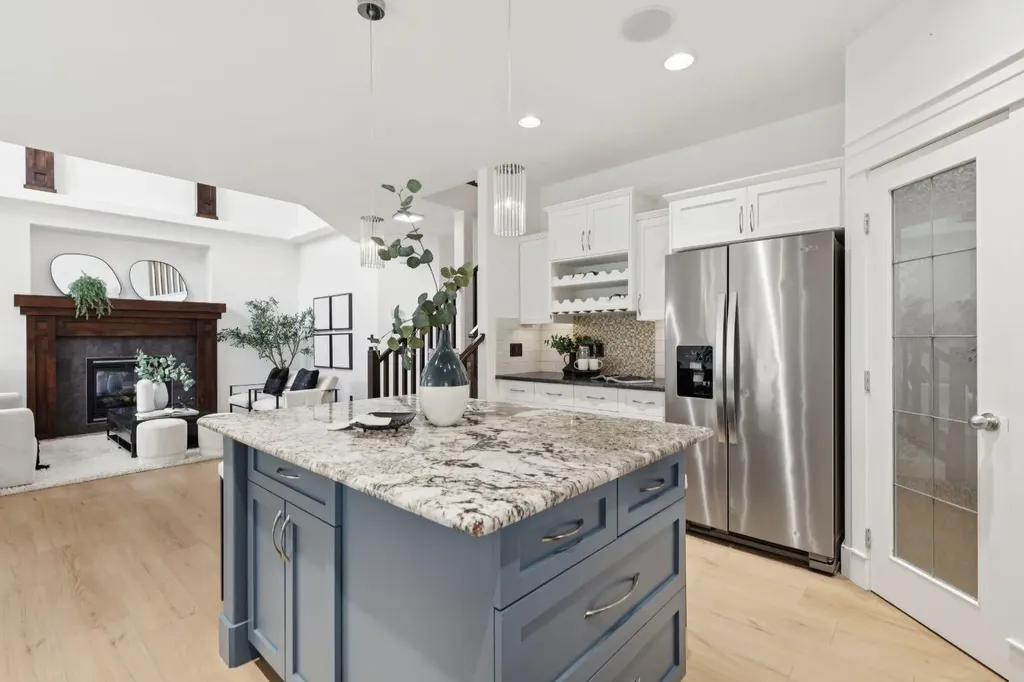 40 Val Gardena Court SW Calgary AB T3H 0L4