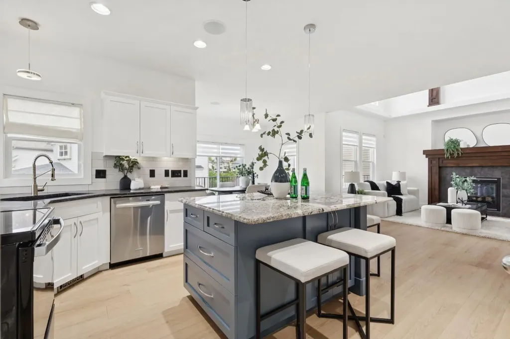 40 Val Gardena Court SW Calgary AB T3H 0L4