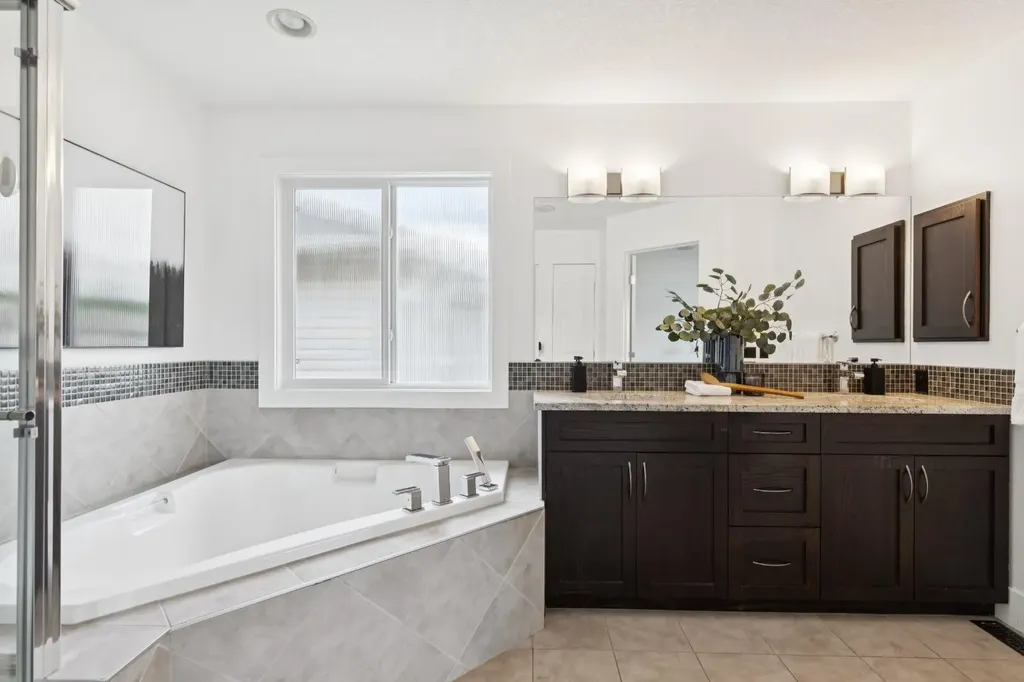40 Val Gardena Court SW Calgary AB T3H 0L4