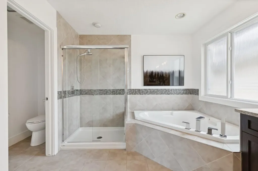 40 Val Gardena Court SW Calgary AB T3H 0L4