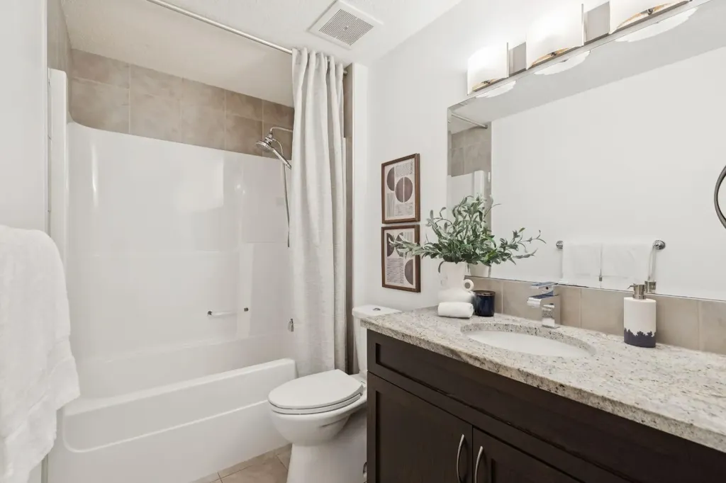 40 Val Gardena Court SW Calgary AB T3H 0L4
