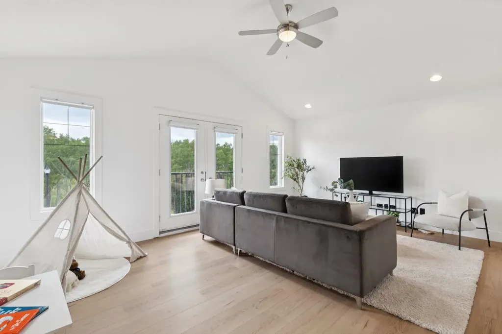 40 Val Gardena Court SW Calgary AB T3H 0L4