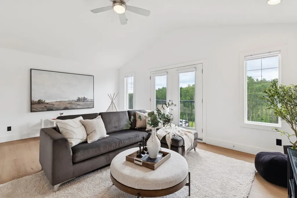 40 Val Gardena Court SW Calgary AB T3H 0L4