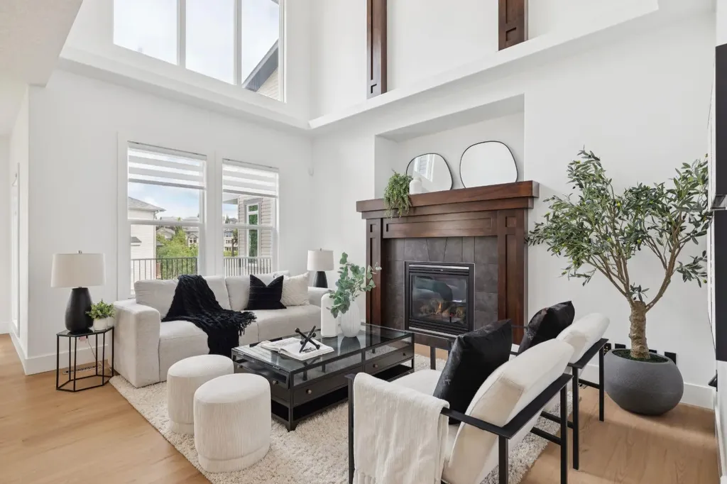 40 Val Gardena Court SW Calgary AB T3H 0L4