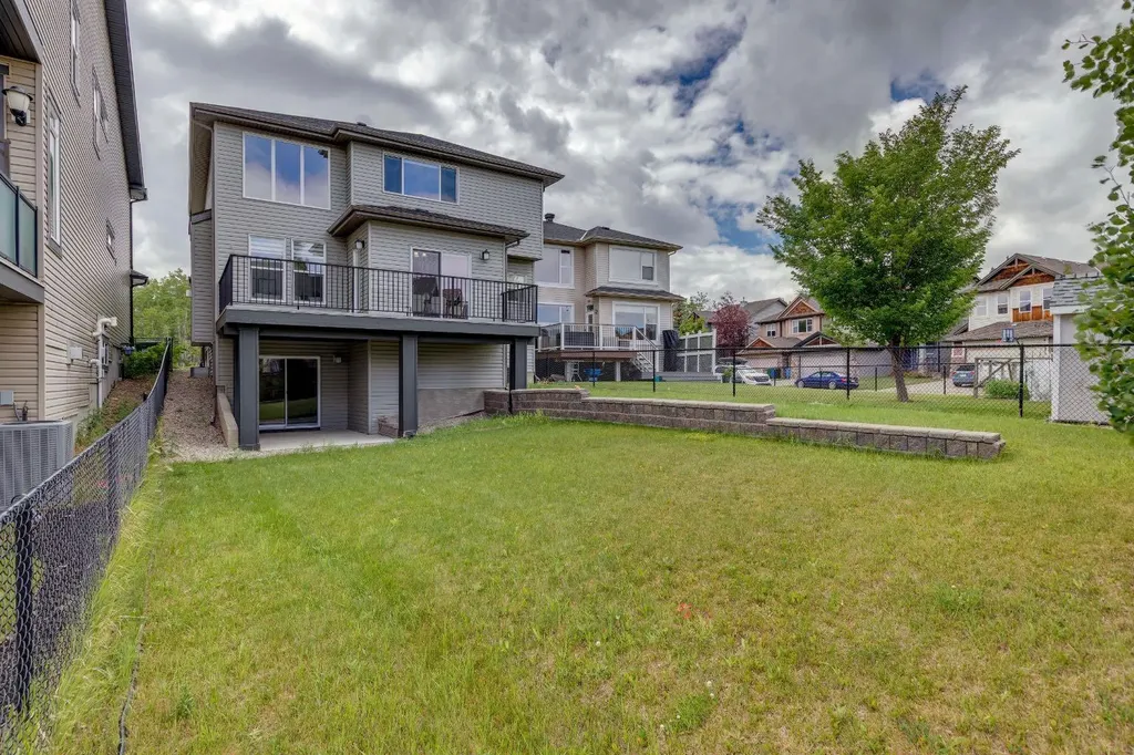 40 Val Gardena Court SW Calgary AB T3H 0L4