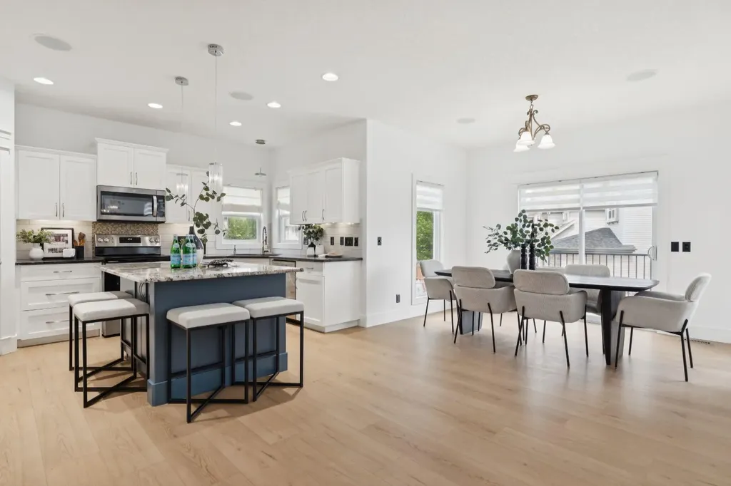 40 Val Gardena Court SW Calgary AB T3H 0L4