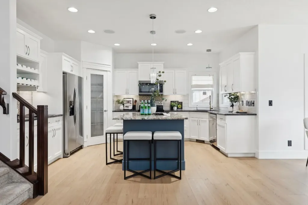 40 Val Gardena Court SW Calgary AB T3H 0L4
