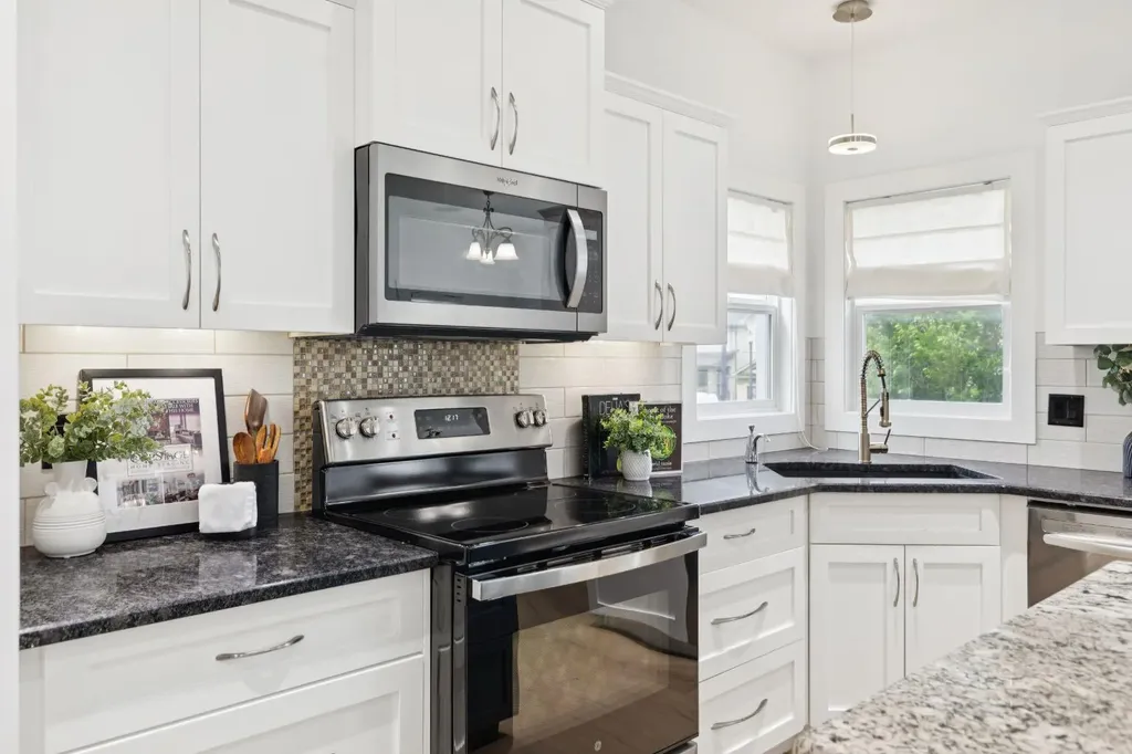 40 Val Gardena Court SW Calgary AB T3H 0L4