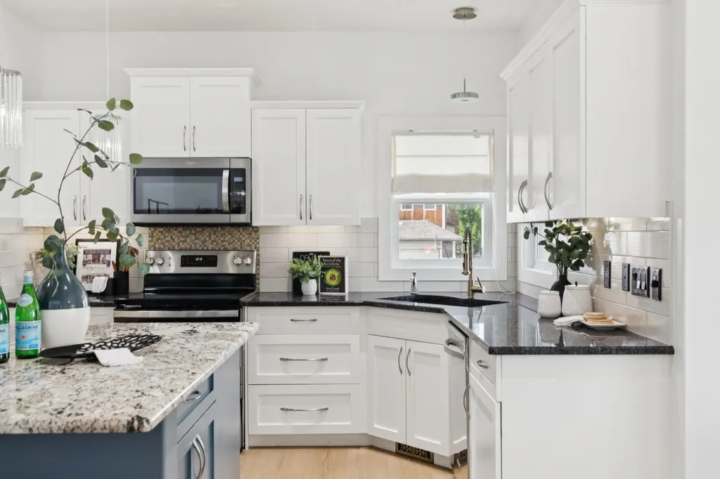 40 Val Gardena Court SW Calgary AB T3H 0L4