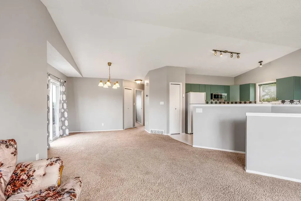 194 Mt Blakiston Road W Lethbridge AB T1K 6M5