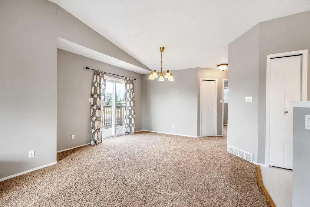 194 Mt Blakiston Road W Lethbridge AB T1K 6M5