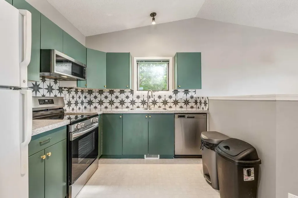 194 Mt Blakiston Road W Lethbridge AB T1K 6M5