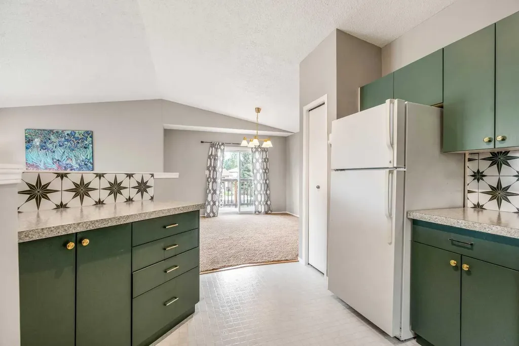194 Mt Blakiston Road W Lethbridge AB T1K 6M5