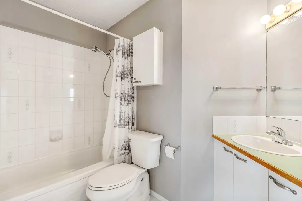 194 Mt Blakiston Road W Lethbridge AB T1K 6M5