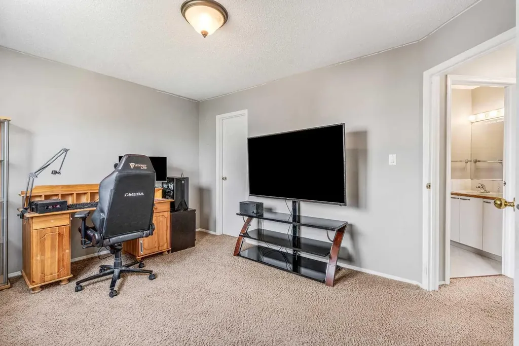 194 Mt Blakiston Road W Lethbridge AB T1K 6M5