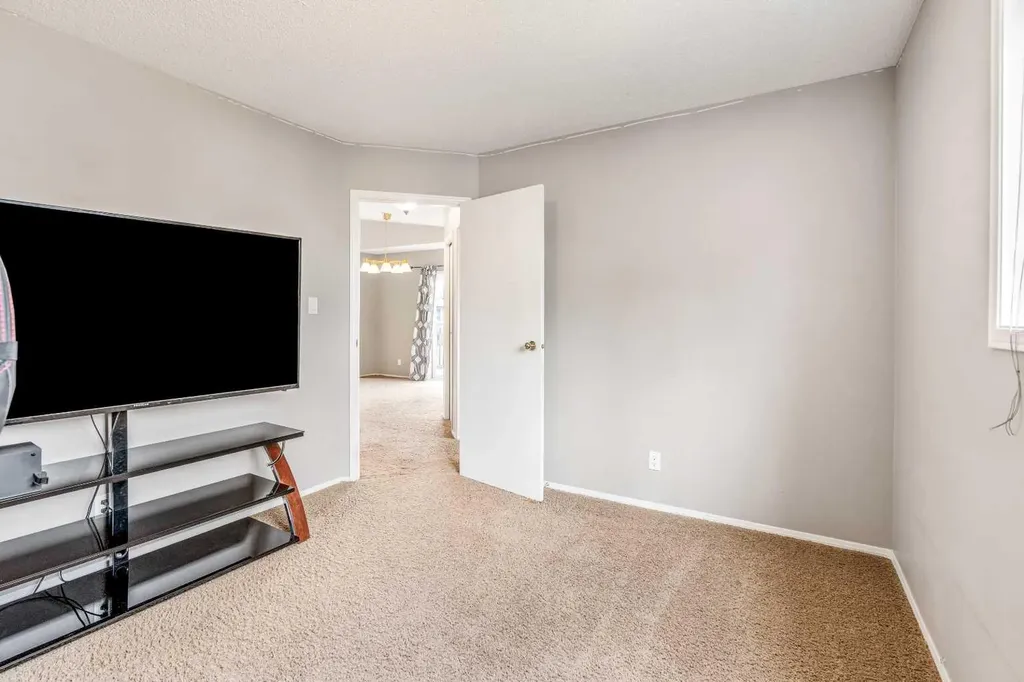 194 Mt Blakiston Road W Lethbridge AB T1K 6M5