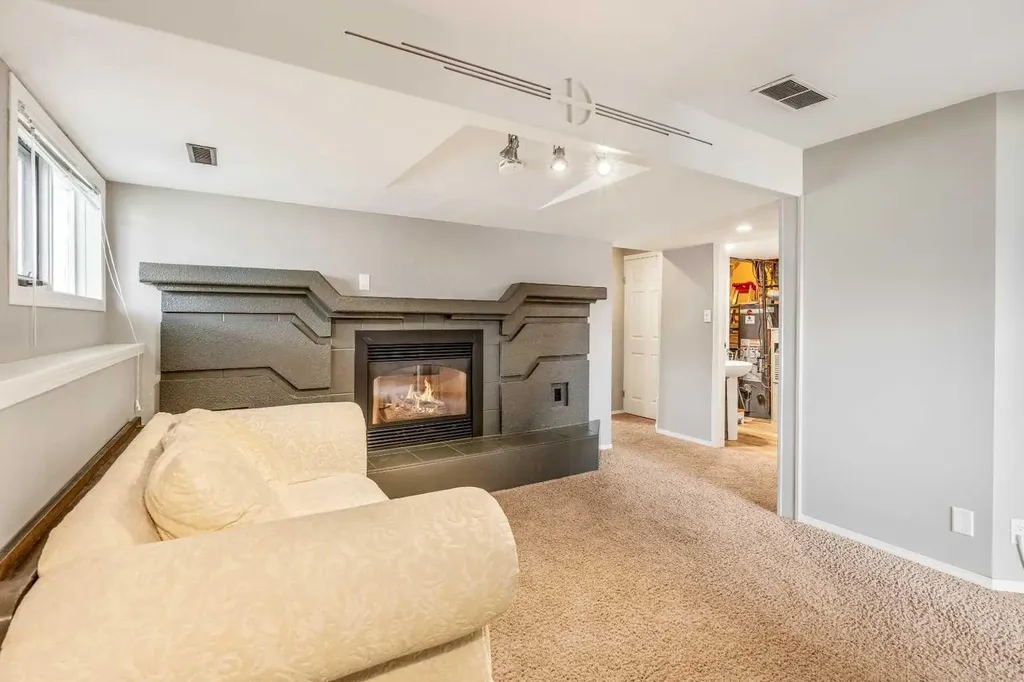 194 Mt Blakiston Road W Lethbridge AB T1K 6M5