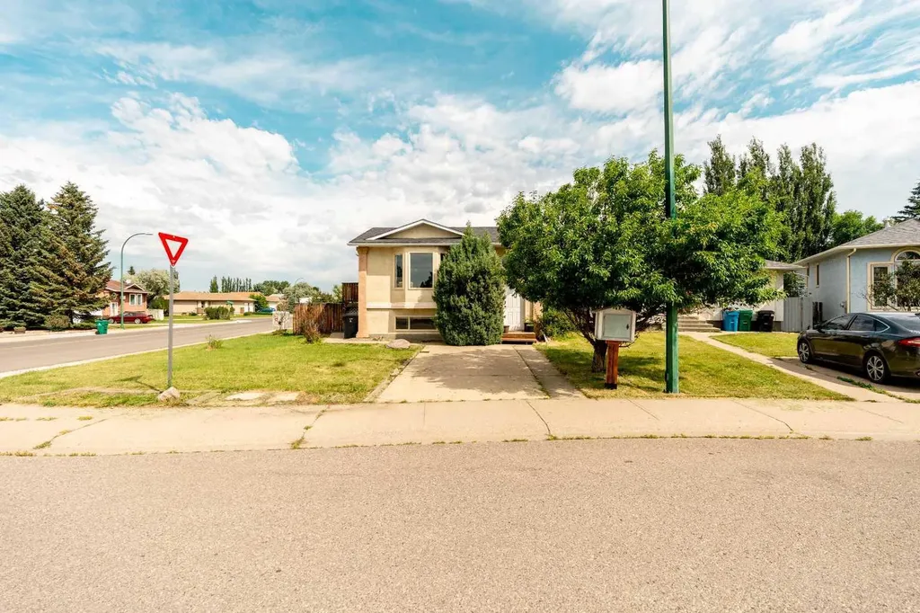 194 Mt Blakiston Road W Lethbridge AB T1K 6M5