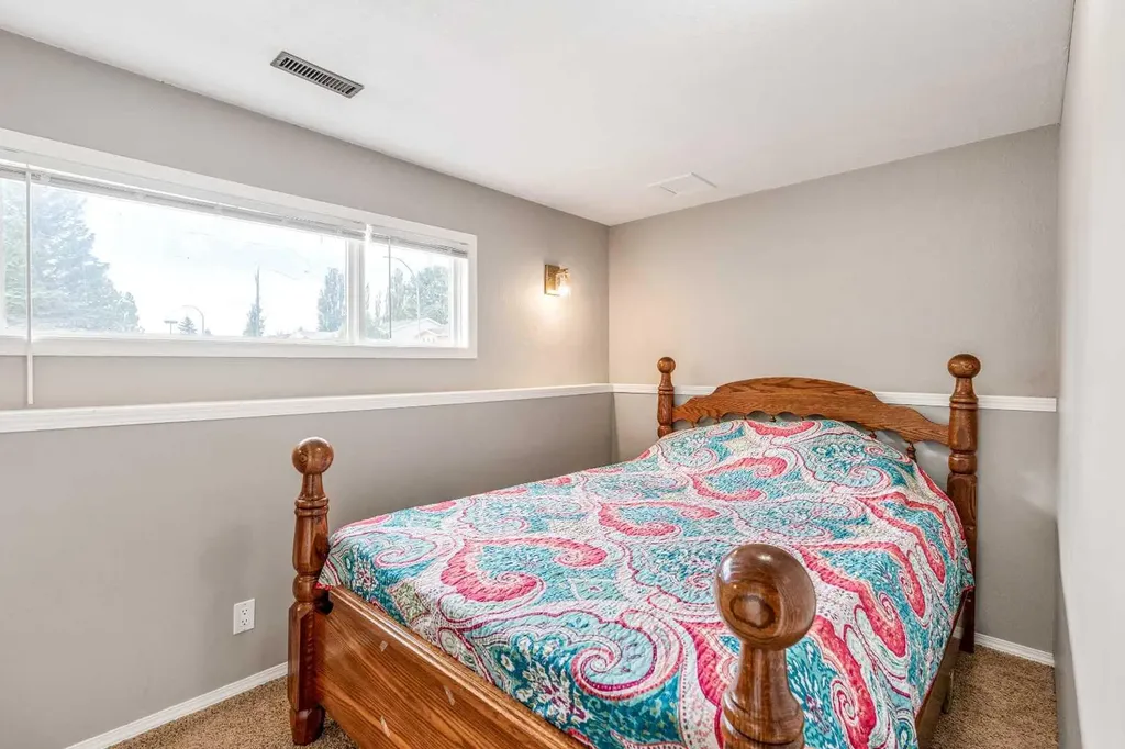 194 Mt Blakiston Road W Lethbridge AB T1K 6M5