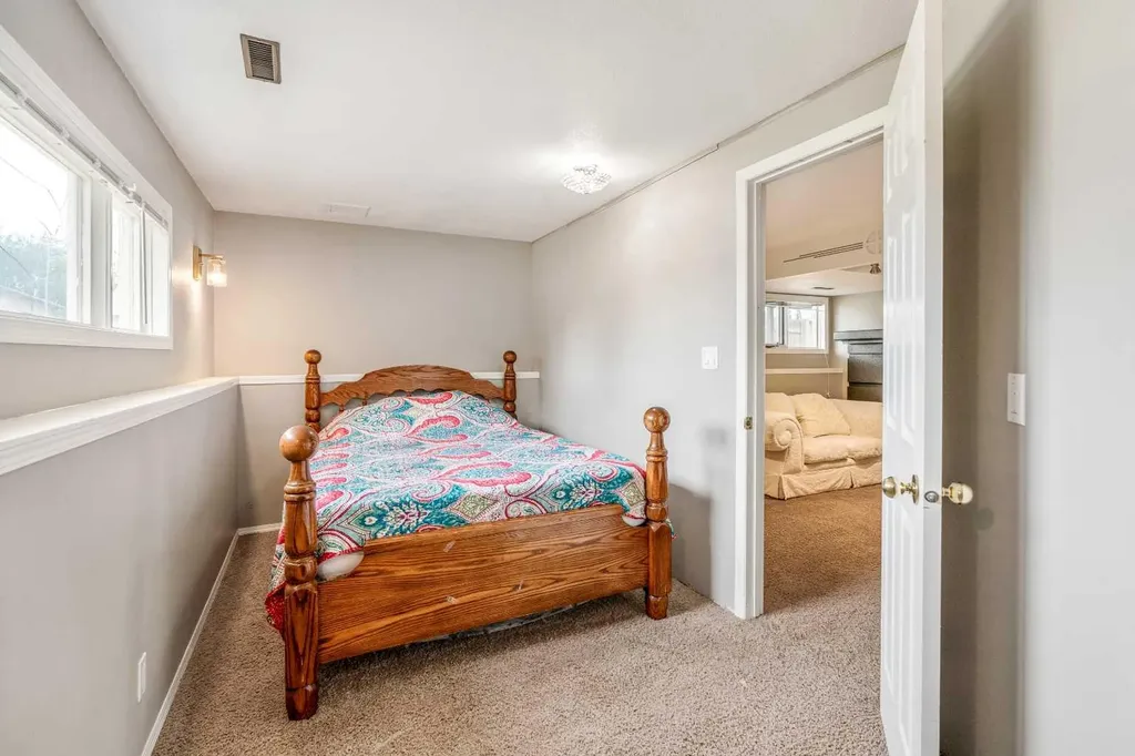194 Mt Blakiston Road W Lethbridge AB T1K 6M5