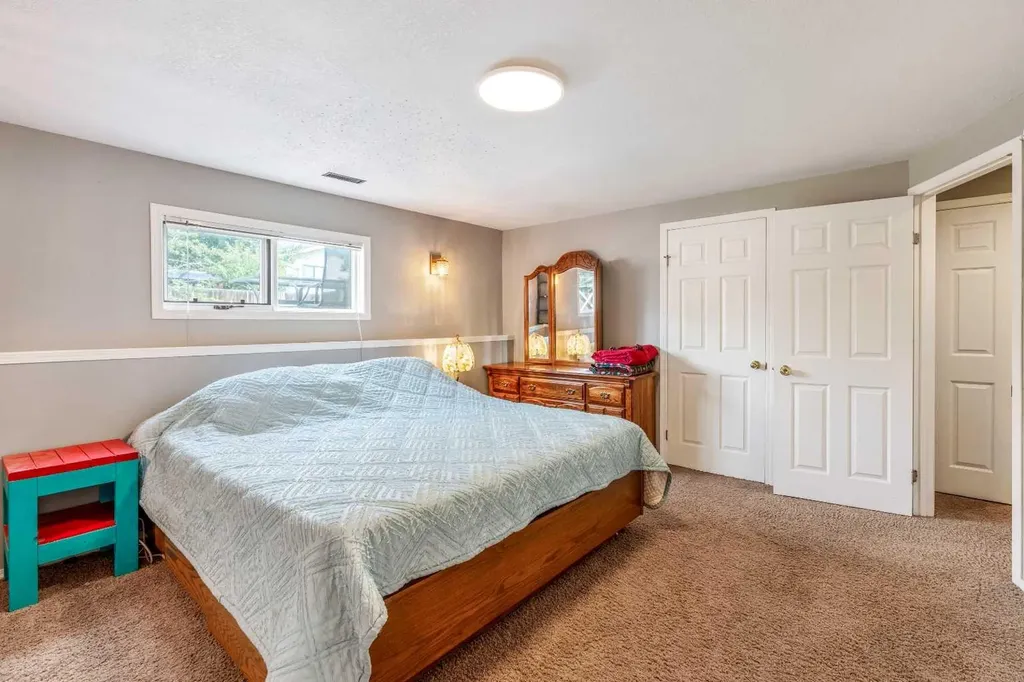 194 Mt Blakiston Road W Lethbridge AB T1K 6M5