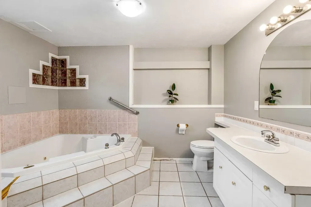 194 Mt Blakiston Road W Lethbridge AB T1K 6M5