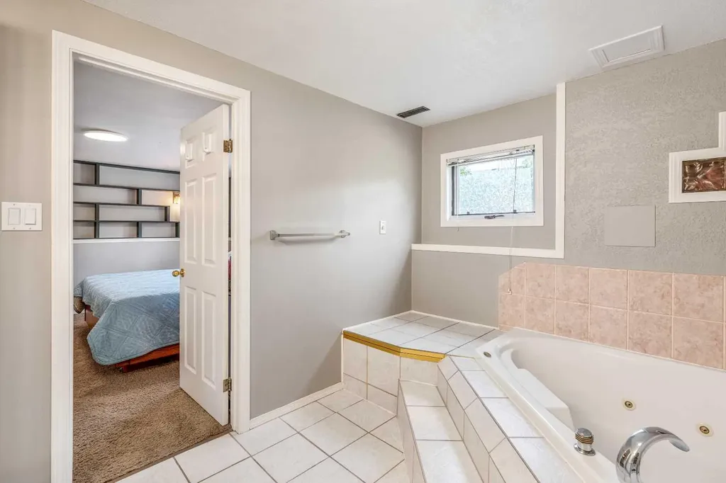 194 Mt Blakiston Road W Lethbridge AB T1K 6M5