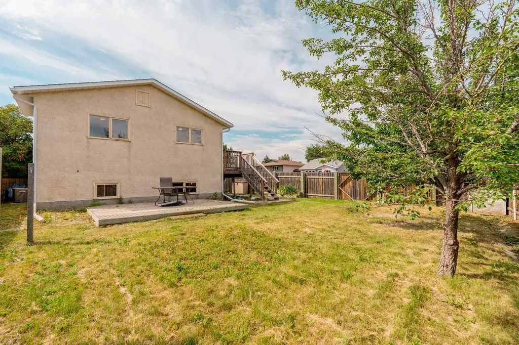 194 Mt Blakiston Road W Lethbridge AB T1K 6M5