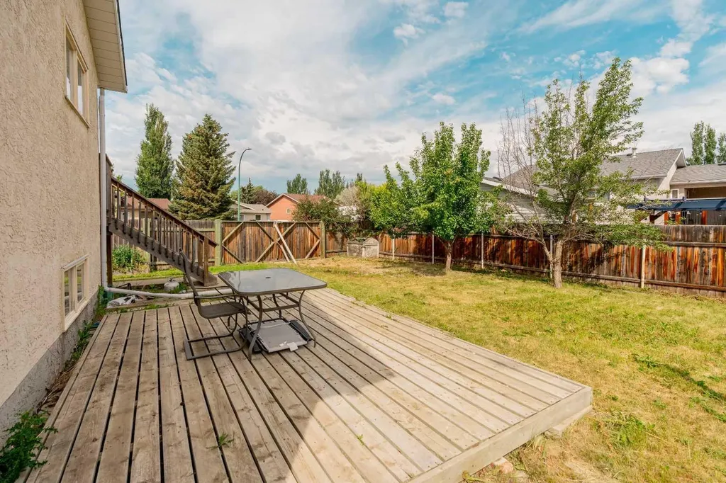 194 Mt Blakiston Road W Lethbridge AB T1K 6M5