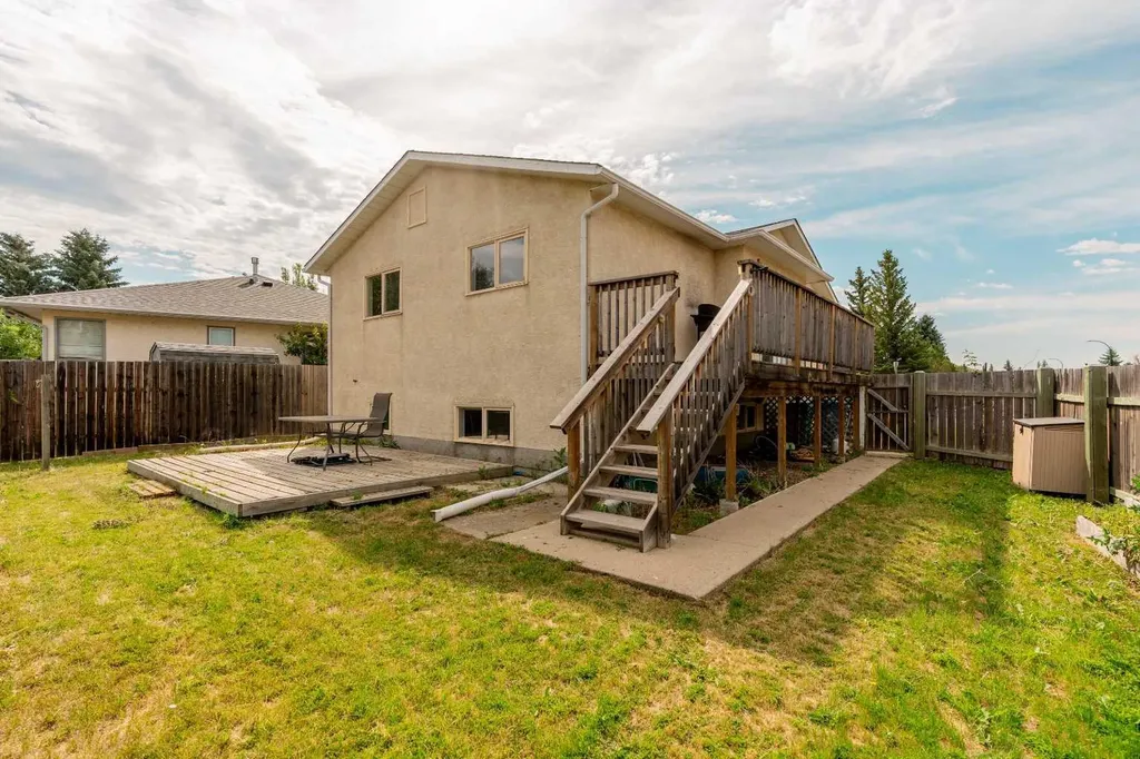 194 Mt Blakiston Road W Lethbridge AB T1K 6M5